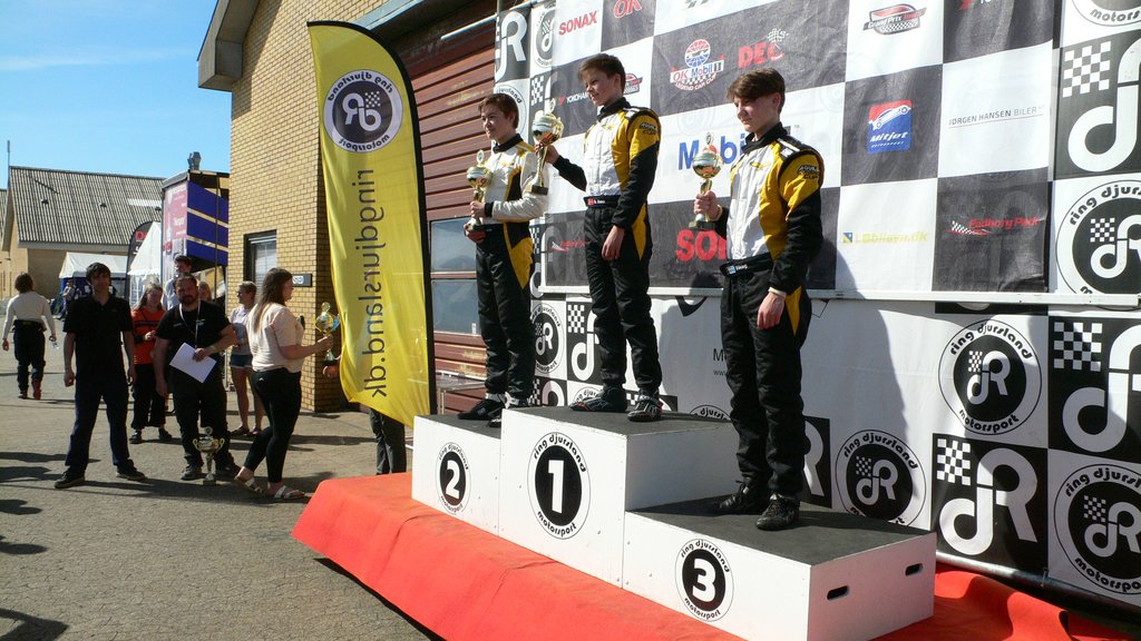 Der var pokaler fra Ring Djursland, her til U – 18 kørerne (under 18 år) nr. 1 Bastian Buus, nr. 2 Lucas Stenberg og nr. 3 Viking Svensson